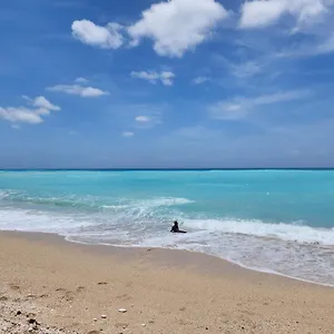 Beachfront Apartment, Quiet 4 Beds, 1 Bath, Ac, Wi-fi, Hot Water, In Near Patos Paraíso